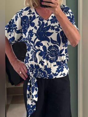 Vince Camuto White & Blue Floral Tie-Hem V-Neck Blouse